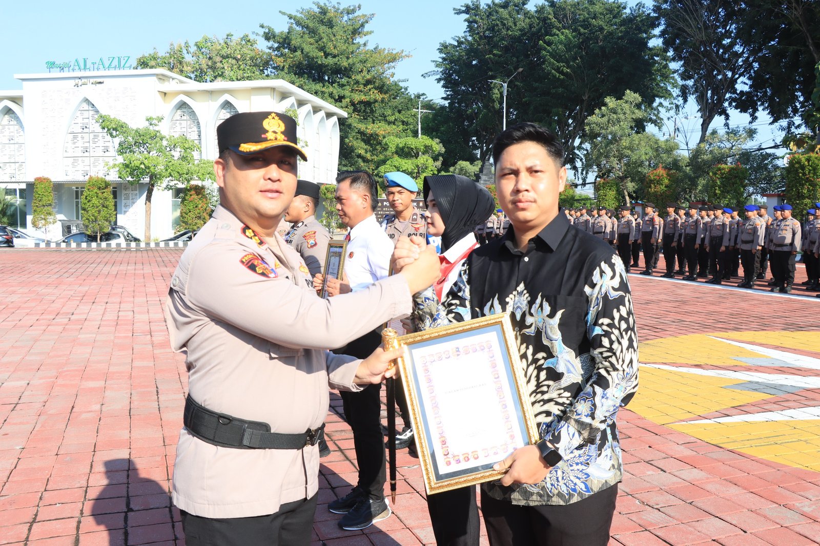 Polres Gresik Beri Penghargaan 13 Personel dan 1 Warga, Kapolres Apresiasi Dedikasi Anggota