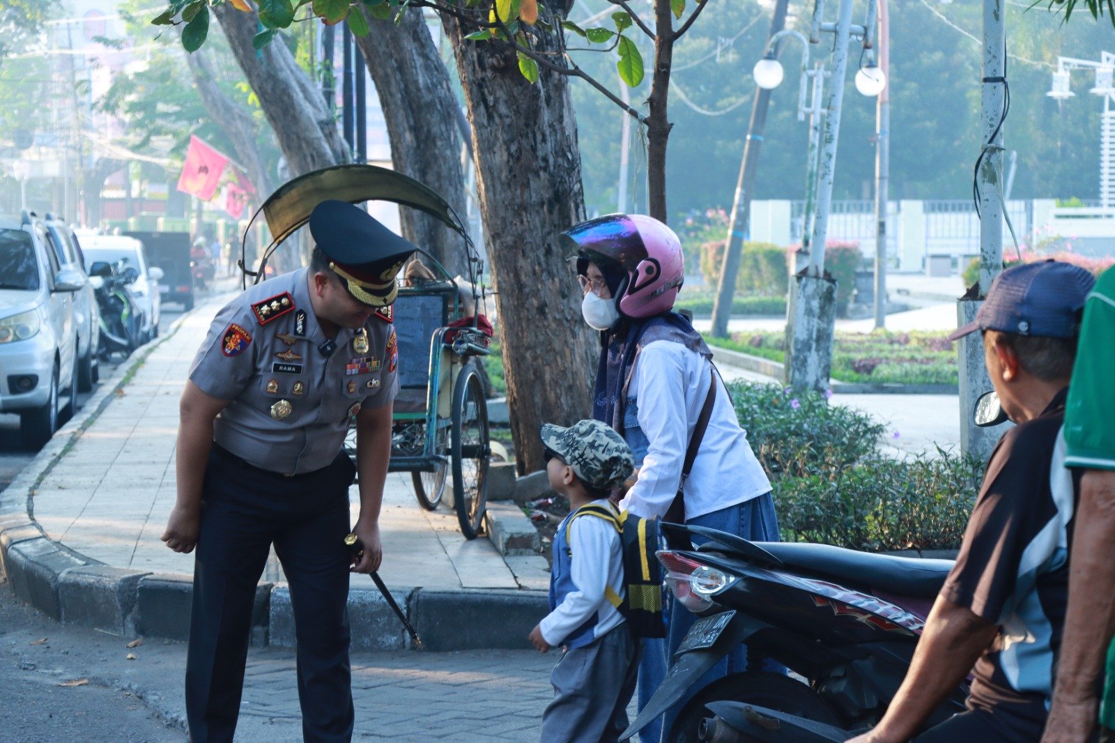 Hari Pertama Masuk Sekolah, Kapolres Gresik AKBP Ramadhan Turun Langsung Pastikan Kelancaran Lalu Lintas