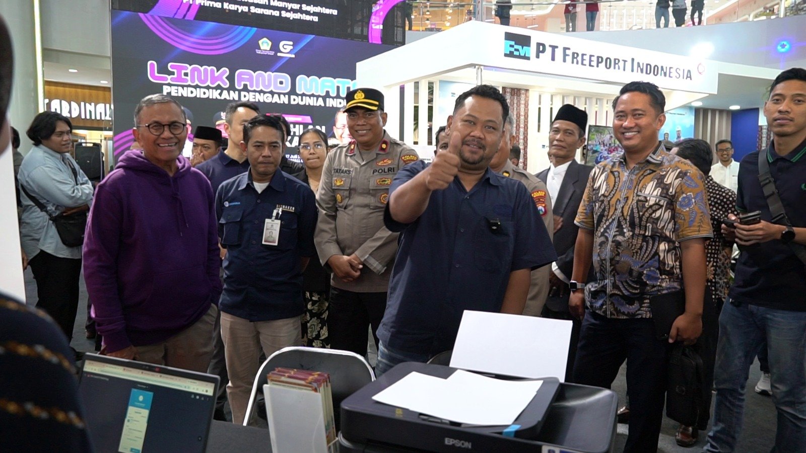 Dahlan Iskan Apresiasi Layanan SKCK Jemput Bola Polres Gresik di Job Fair Tematik 2026, Sangat Membantu Pencari Kerja