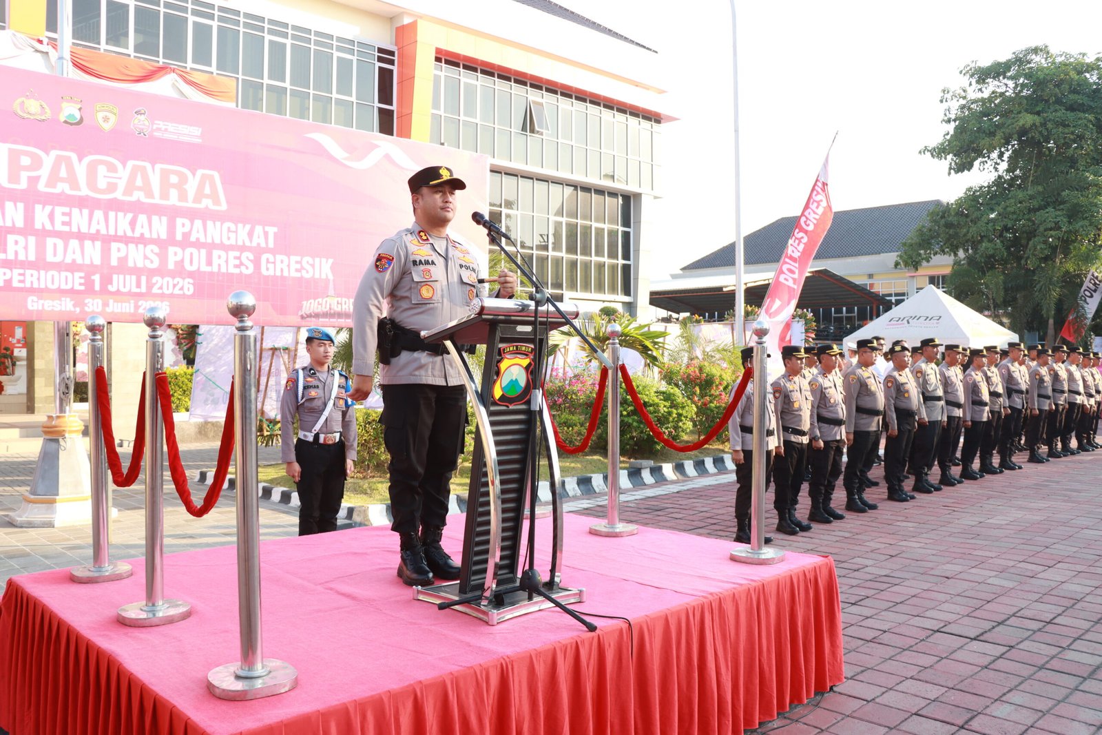 79 Personel Polri dan 3 PNS Polres Gresik Naik Pangkat, Kapolres: Layani Masyarakat dengan Hati