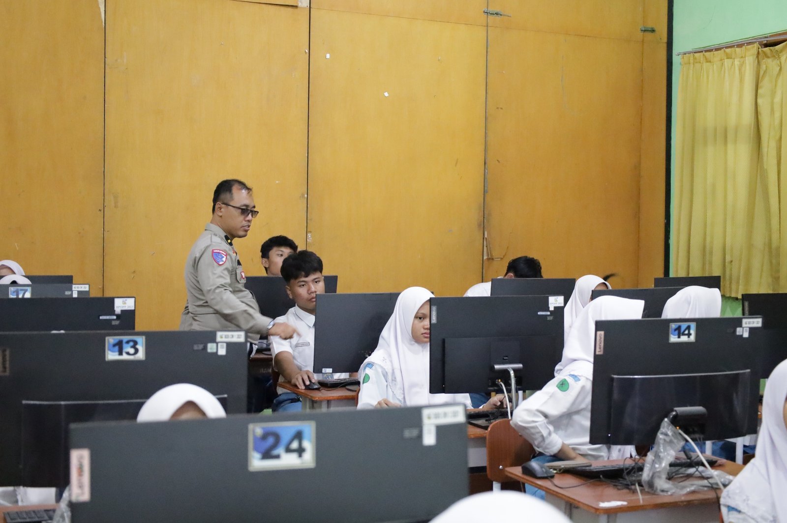 Polres Gresik Perkuat Literasi Digital, Ratusan Pelajar SMAN 1 Gresik Dapat Edukasi AI
