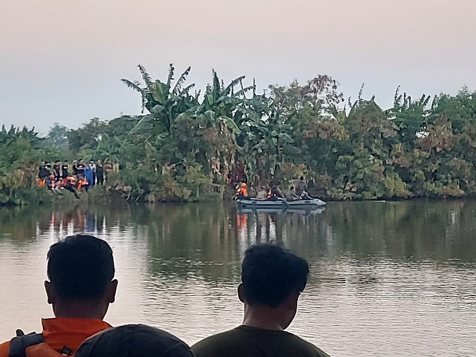 Respons Cepat Polsek Menganti Bersama Tim Gabungan, Korban Tenggelam di Tambak Gresik Berhasil Ditemukan
