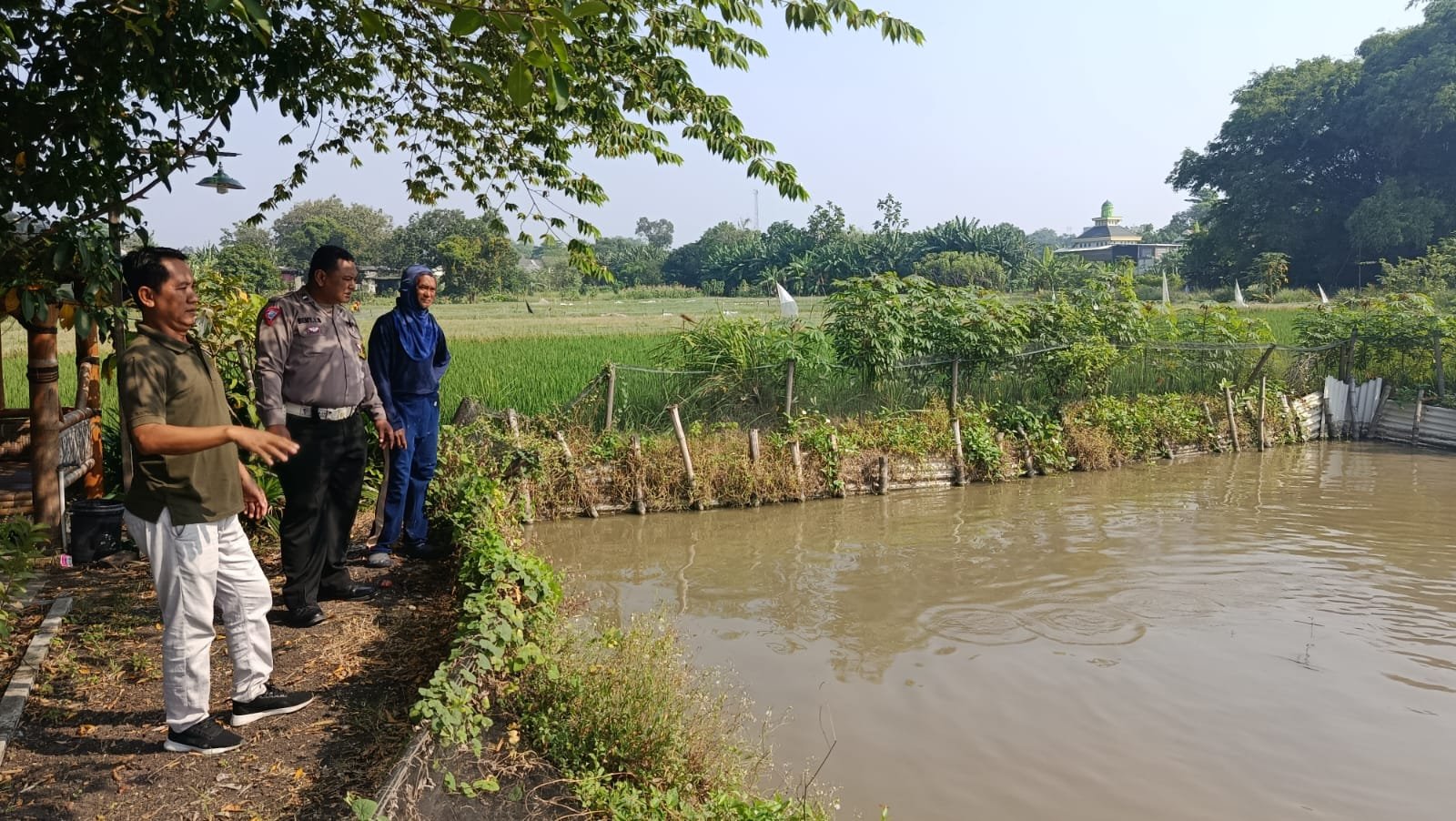 Polsek Driyorejo Cek Budidaya Ikan Nila, Dukung Ketahanan Pangan di Gresik