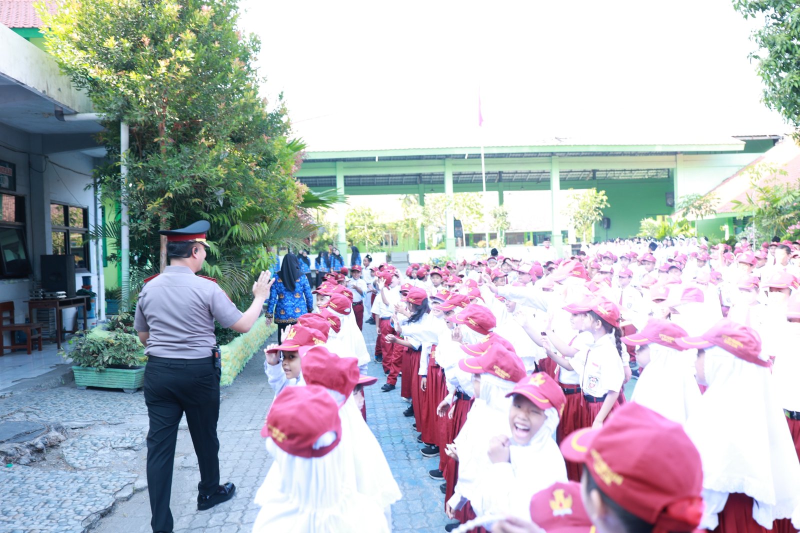 Polisi bersama Masyarakat, Kapolres Gresik Sambangi Siswa SD Negeri 6 Gresik